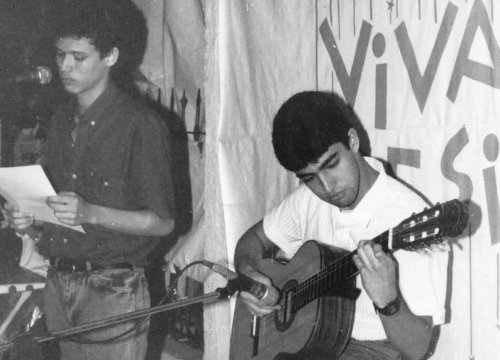 Com Marcello Pires Alves no recital do grupo "Simples Palavras" no evento "Viva Poesia". 1987. Niterói.