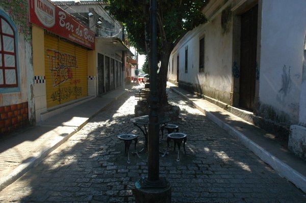 A mais antiga rua pavimentada da cidade, fica ao lado a Igreja Matriz de São João Batista, no Centro da cidade.